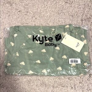 NWT Kyte Baby - Jogger Set (Mushroom)